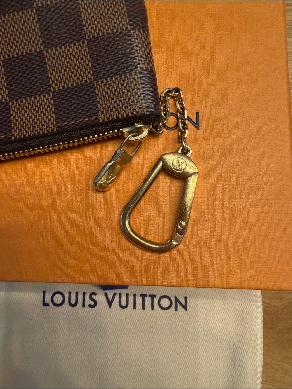 Louis Vuitton key pouch - Picture 2 of 3